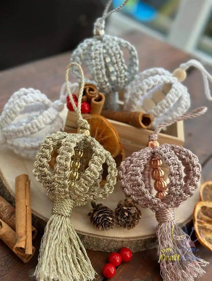 macrame Christmas ornaments DIY