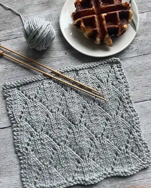 Fall Knitting Projects: 25 Cozy Autumn Makes for Beginners 2 fall knitting projects for beginners