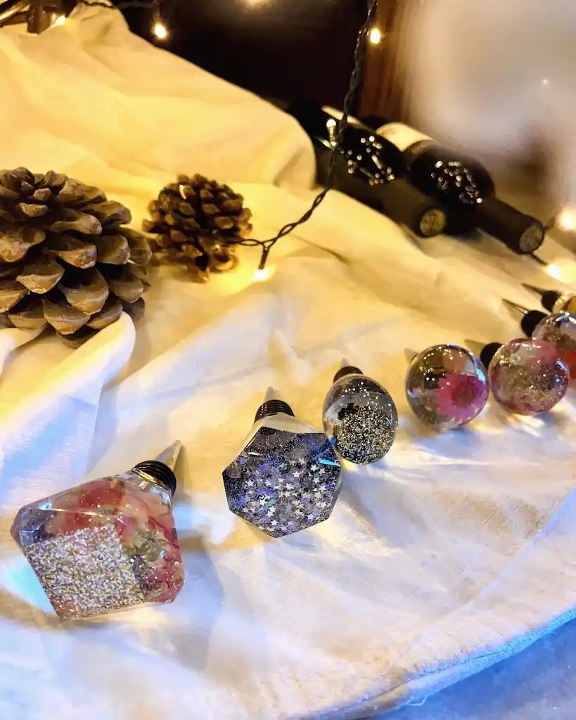 22 Holiday Resin Craft Ideas to Make and Gift This Season 14 holiday resin craft ideas to make and gift